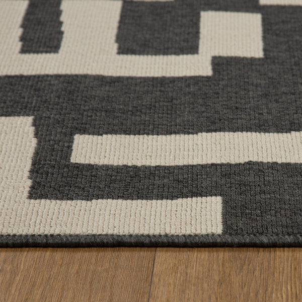 HomeRoots 5' Modern Black and Ivory Abstract Area Rug - Stain-Resistant, Durable, Perfect for High-Traffic Areas 712731