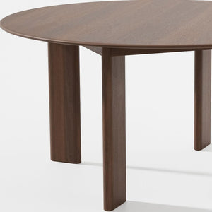 HomeRoots 59" Timeless Solid Oak Round Dining Table - Seats 8, Perfect for Meals, Games & Versatile Living Spaces 712865