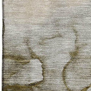 HomeRoots 8' Modern Pewter and Gold Abstract Washable Round Rug with UV Protection for High-Traffic Spaces 714754