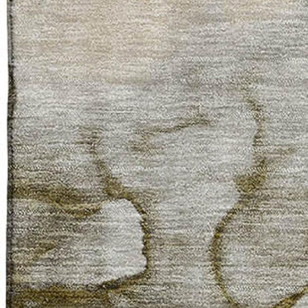 HomeRoots 8' Modern Pewter and Gold Abstract Washable Round Rug with UV Protection for High-Traffic Spaces 714754