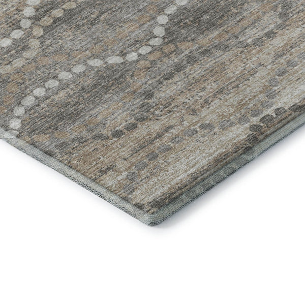 HomeRoots 8' Beige and Ivory Abstract Geometric Round Rug - Washable, UV-Protected, and Pet-Friendly Design 715264