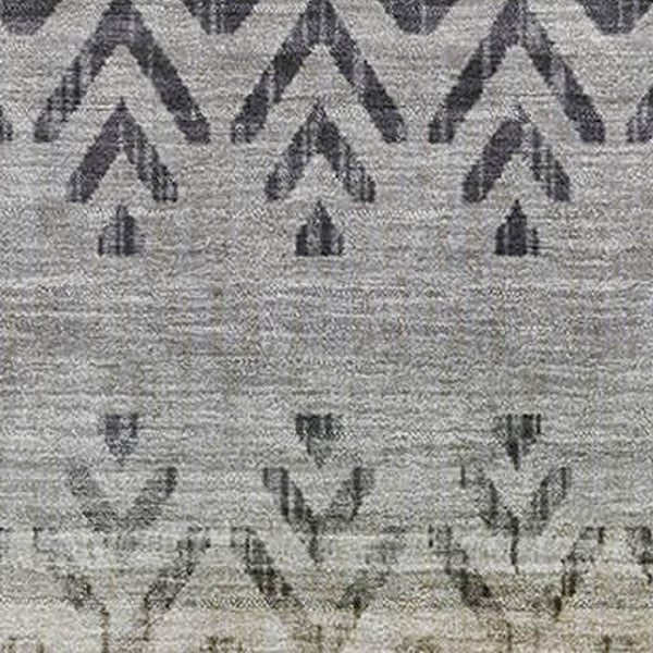 HomeRoots 8' Gray and Charcoal Geometric Washable Round Rug with UV Protection - Durable, Stylish, Easy-Care Design 715654