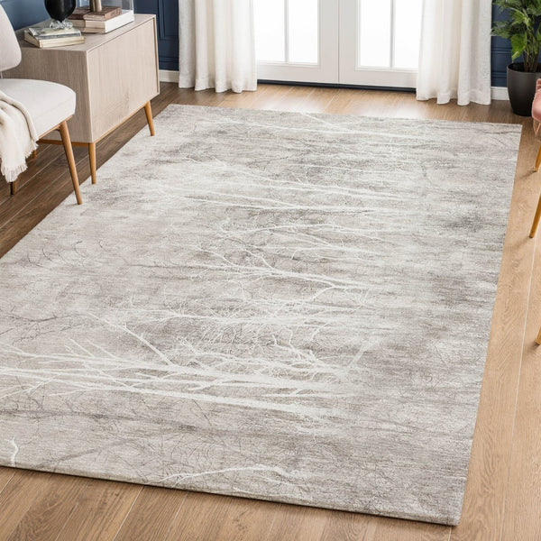 HomeRoots 8' Silver And Ivory Floral Round Rug – Washable, UV Protected, Stain-Resistant for High Traffic Areas 717287