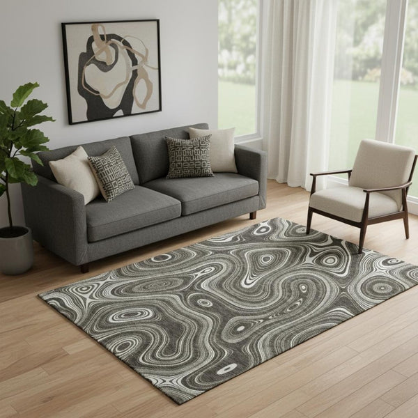 HomeRoots 8' Gray and Silver Geometric Washable Round Rug - Durable, Stylish, UV-Resistant for High-Traffic Areas 717720