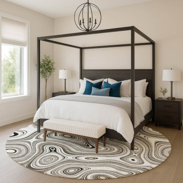 HomeRoots 8' X 10' Ivory & Charcoal Geometric Area Rug - Washable, UV-Protected, Stain-Resistant & Stylish! 717727