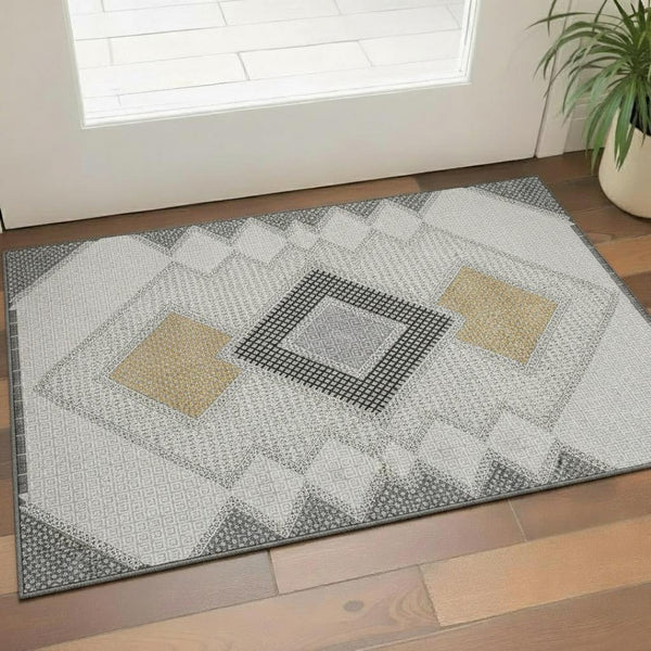 HomeRoots 5' X 8' Gray & Charcoal Geometric Area Rug – Washable, UV-Protected, Stain-Resistant, Durable Design! 718300