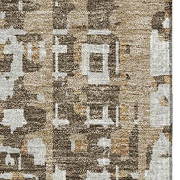 HomeRoots 8' Brown and Beige Geometric Washable Round Rug - Durable, UV-Protected, Perfect for Busy Homes! 718379