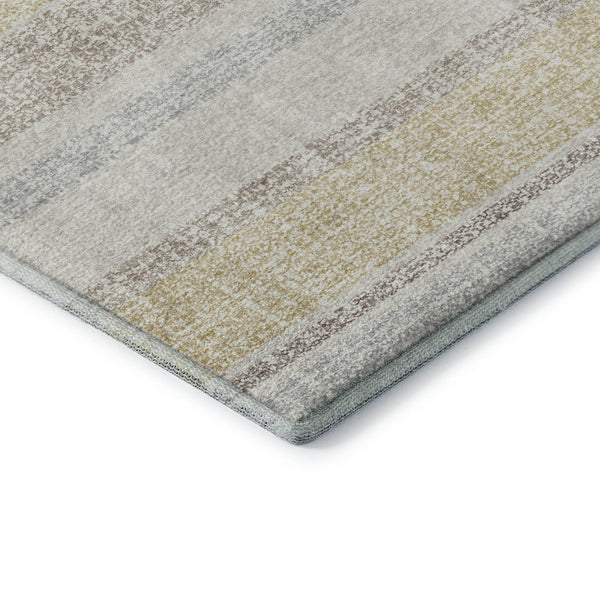 HomeRoots 8' Ivory and Beige Striped Round Rug - Washable, UV-Protected, Durable for High-Traffic Spaces 718608