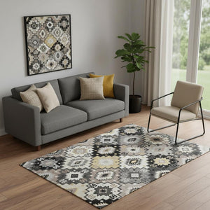 HomeRoots 8' Black and Gray Geometric Round Rug - Washable, UV-Protected, Ideal for High-Traffic Spaces! 718638
