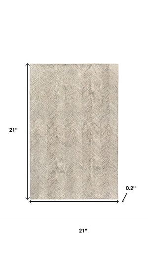 HomeRoots 5' Light Gray & Beige Floral Hand-Tufted Wool Area Rug - Elegant, Durable, Perfect for Any Room! 719023