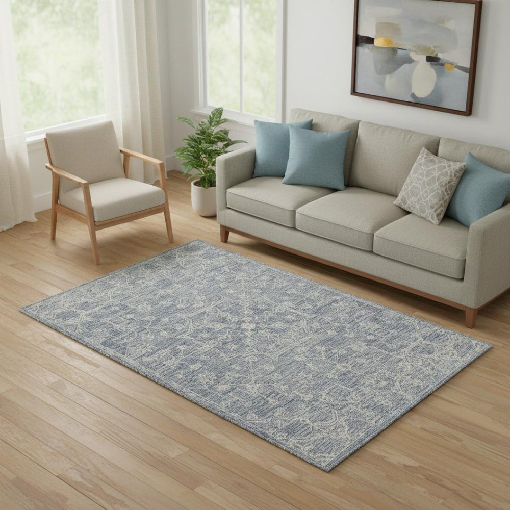 HomeRoots 5' Hand-Tufted Wool Floral Round Rug in Soft Blue and Ivory - Timeless Charm for Any Space 719035