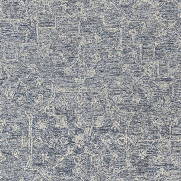 HomeRoots 5' Hand-Tufted Wool Floral Round Rug in Soft Blue and Ivory - Timeless Charm for Any Space 719035