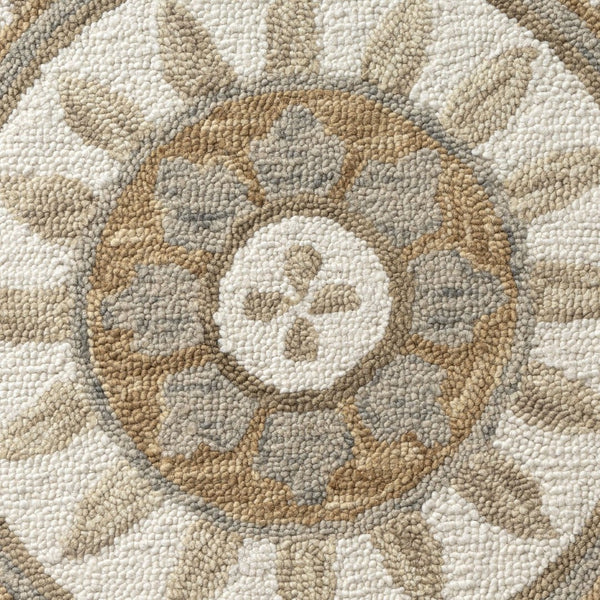 HomeRoots 5' Hand-Tufted Wool Medallion Round Rug in Soft Ivory and Beige – Artisan Crafted Comfort & Style 719091