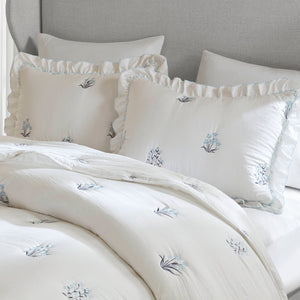 English Elm 3-piece Floral Embroidered Quilt Set Ruffled Trim Romantic Bedding for Full Queen Beds White+Blue B035P463190