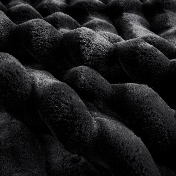 English Elm Ultrasoft Ribbed Faux Fur Comforter Set Full/Queen – Plush Velvet Reverse, Hypoallergenic Fill, Cozy Luxury Black 19.7 L x 13.79 W x 13.79 H B035P294134