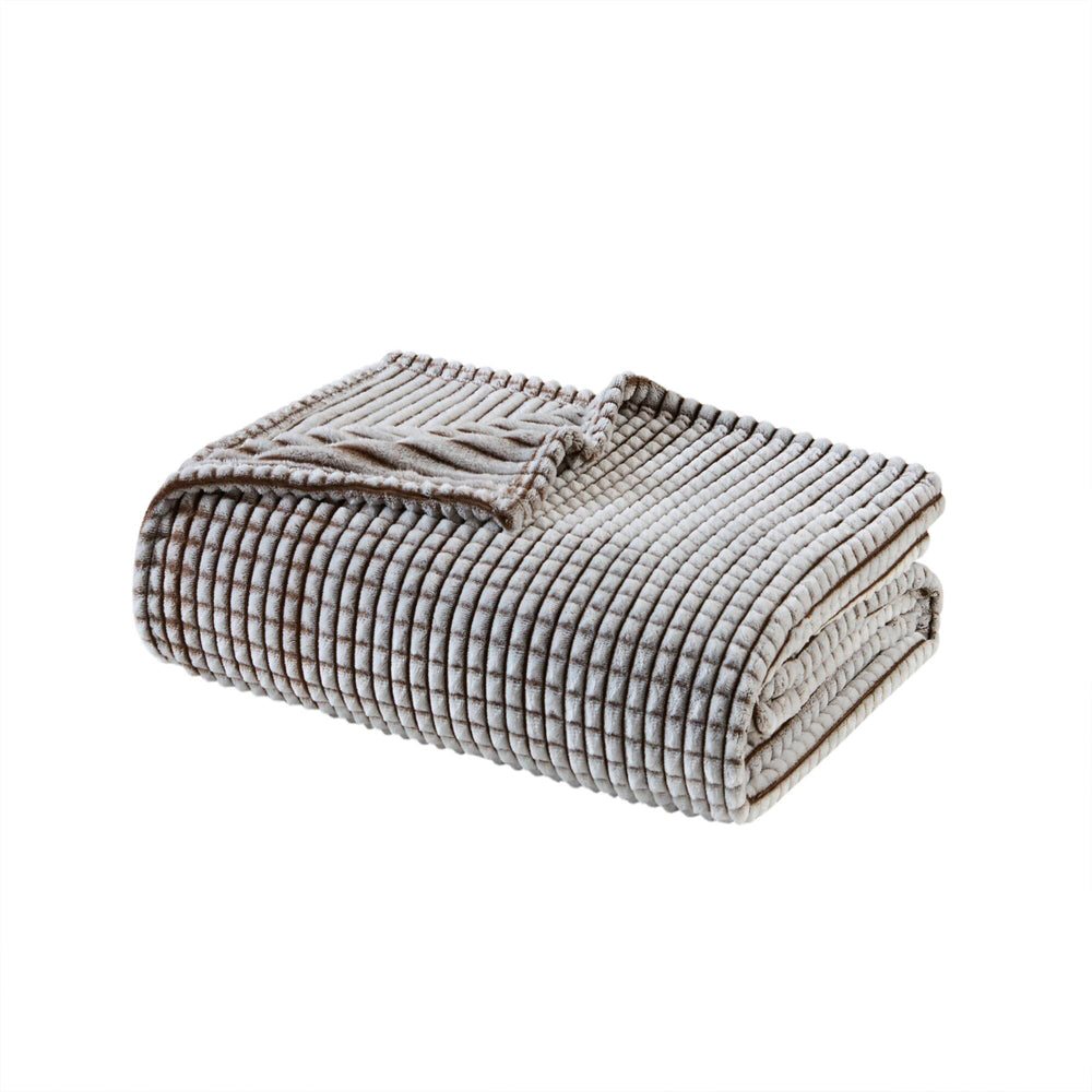 English Elm 1 Lightweight Down Alternative King Blanket with Satin Trim, Moisture-Resistant Microfiber, Quilted Comfort Brown 15.35 L x 12.6 W x 6.3 H B035P319592