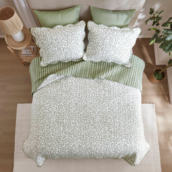 English Elm 3-piece King Quilt Set Scalloped Hem Microfiber Bedding for Master or Guest Room Sage Green B035P482950