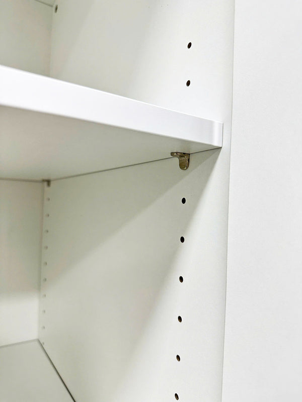 English Elm Robin Gentleman's Chest White — Space-Saving 3-Drawer Wood Dresser, Water/Heat & Scratch Resistant, Eco-Friendly Materials B040S00108