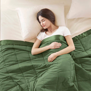 English Elm 1 Lightweight Down Alternative Blanket Full/Queen 90x90, 15oz Polyester Fill, Satin Trim & Scotchgard Finish Green 14.96 L x 7.48 W x 7.48 H B035P319515