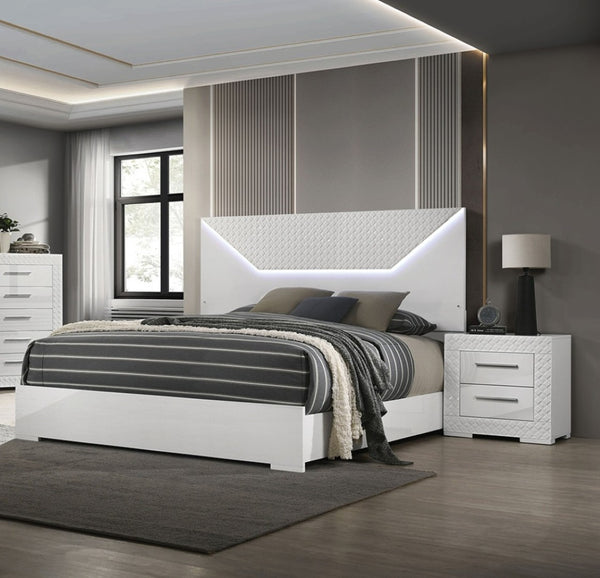 English Elm 3pc Glam Eastern King Bedroom Set White Lacquer Led Headboard with Mirrored Accents B2741S00164
