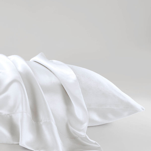 English Elm 4 Luxury Satin Twin Sheet Set - 100% Polyester, Soft Smooth 90g Finish, Deep Pocket Fit & Breathable Comfort White 11.81 L x 9.84 W x 3.15 H B035P319695