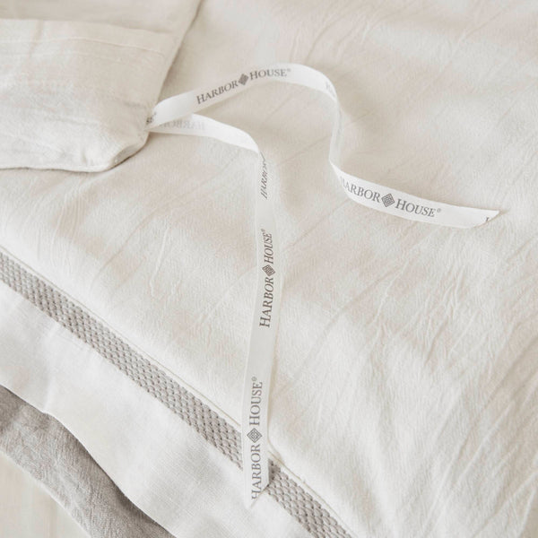 English Elm 3-Piece Queen Coverlet Set Matelassé Elegance with Two Shams — Soft Polyester-Rayon Texture, Durable Comfort Grey+White 5.27 L x 14.37 W x 12.6 H B035P381310