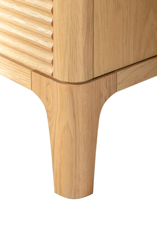 VIG Furniture Seattle Modern Natural Oak Chest With 5 Smooth-Glide Drawers, Solid Oak Grain, Matte Black Hardware VGWD-SEA-TB04