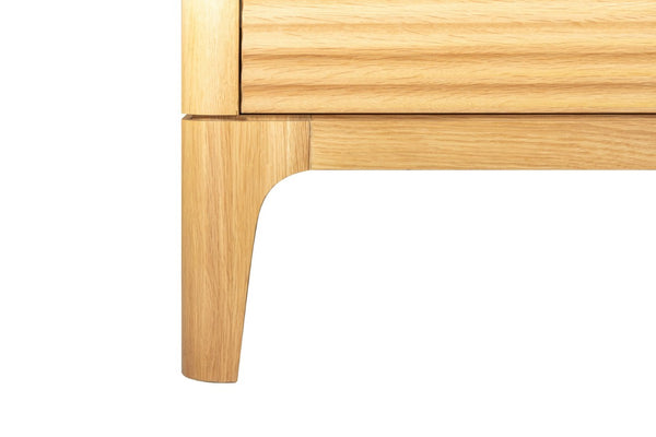 VIG Furniture Seattle Modern Natural Oak Chest With 5 Smooth-Glide Drawers, Solid Oak Grain, Matte Black Hardware VGWD-SEA-TB04