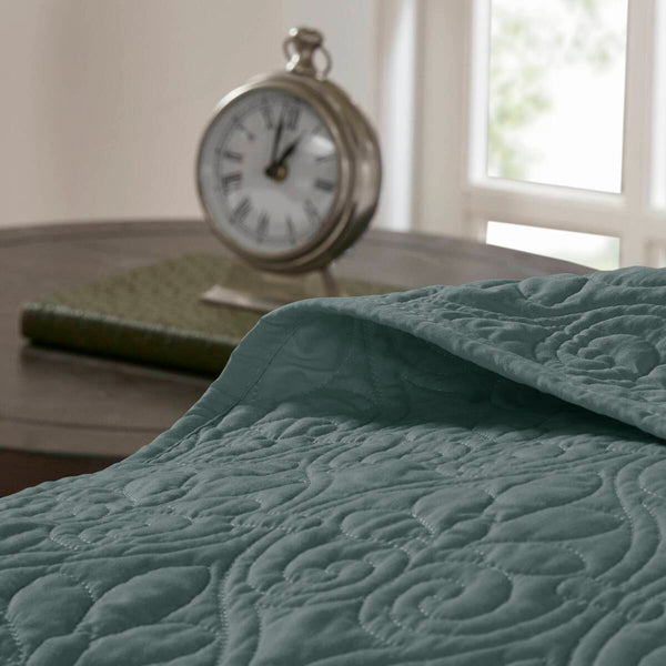 English Elm 3 Reversible Quilt Set Full/Queen with Pre-Washed Cotton Filling, Patterned Quilting, Anti-Microbial Care Green 17.72 L x 15.35 W x 6.3 H B035P266671