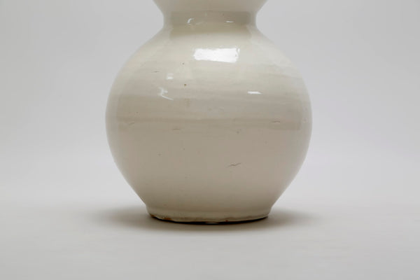Lilys White Ceramic The Gourd Bottle 8223-4