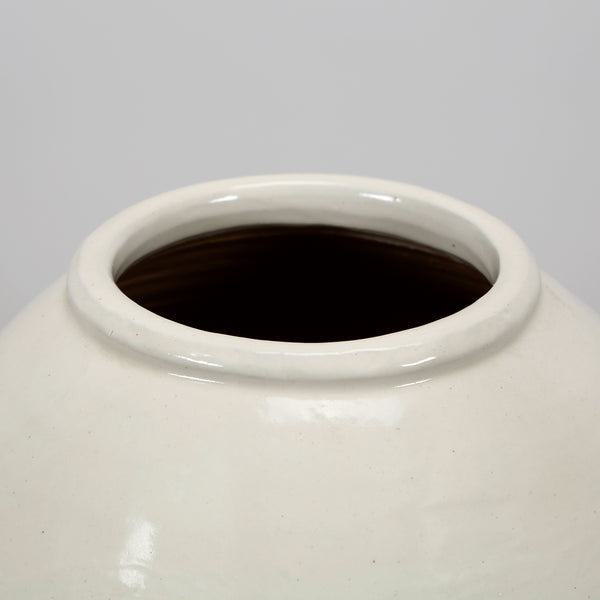 Lilys Creamy White Tapered Pot 8250-1