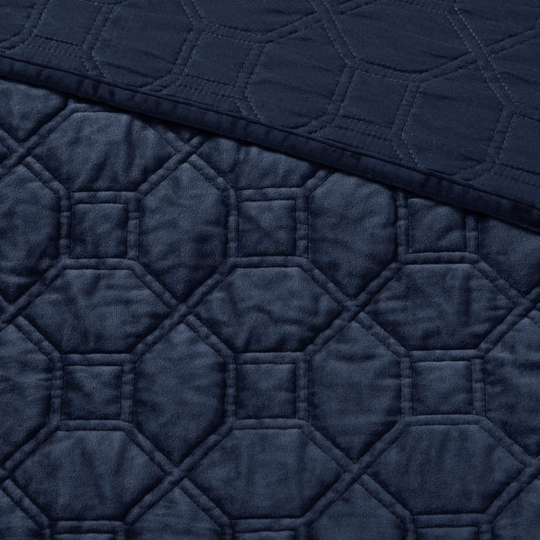 English Elm 3 Madison Park Harper Velvet Quilt Set King/Cal King Soft Geometric Quilted Texture Antimicrobial Finish Navy 17.72 L x 16.14 W x 7.09 H B03597471