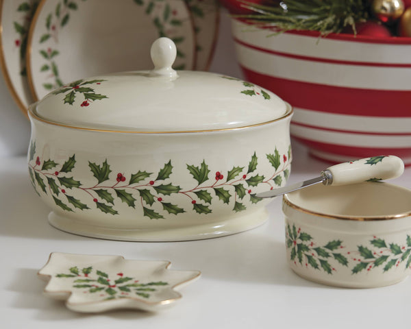 Lenox Holiday Ivory Porcelain Covered Dish with 24 Karat Gold Holly Berries Motif 863646