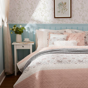 English Elm 6 Madison Park Dawn Cotton Percale Reversible Quilt Set with Paisley Pintuck Lace Trim King/Cal King Blush 17.72 L x 22.83 W x 8.66 H B035129024