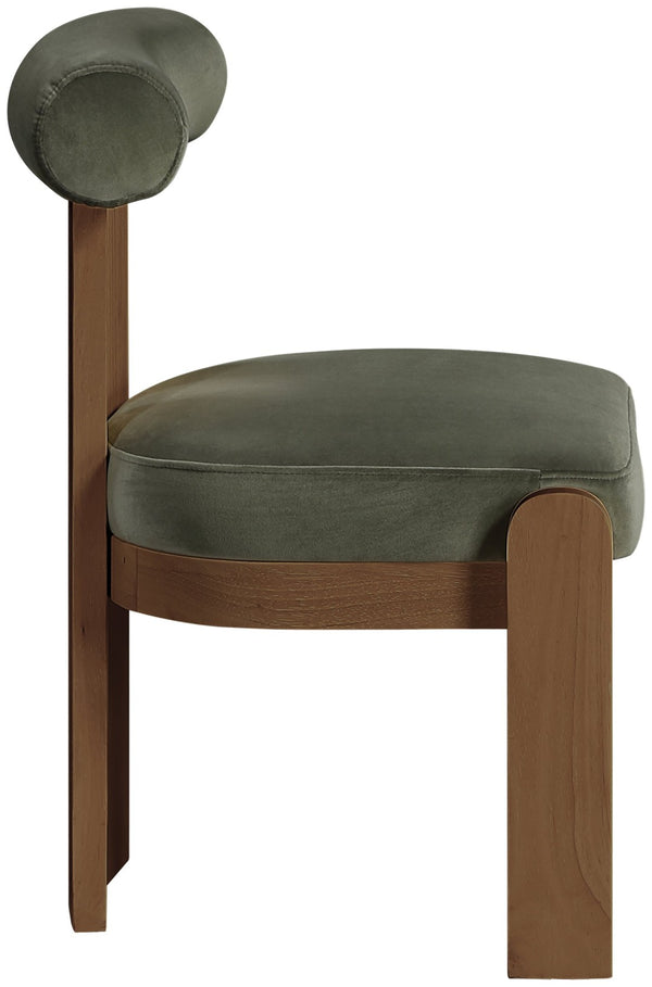 Meridian Furniture Arienzo Art Deco Velvet Dining Chair with Sculptural Back and Solid Wood Legs for Elegant Rooms Green Style A 88023Green-C