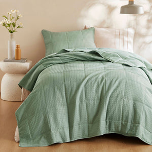 JLA Home Comfort Spaces - Waffle Premium Quilt Set with Airy Waffle-Weave Texture, Breathable Year-Round Comfort & Durable Design Green AM14-0368