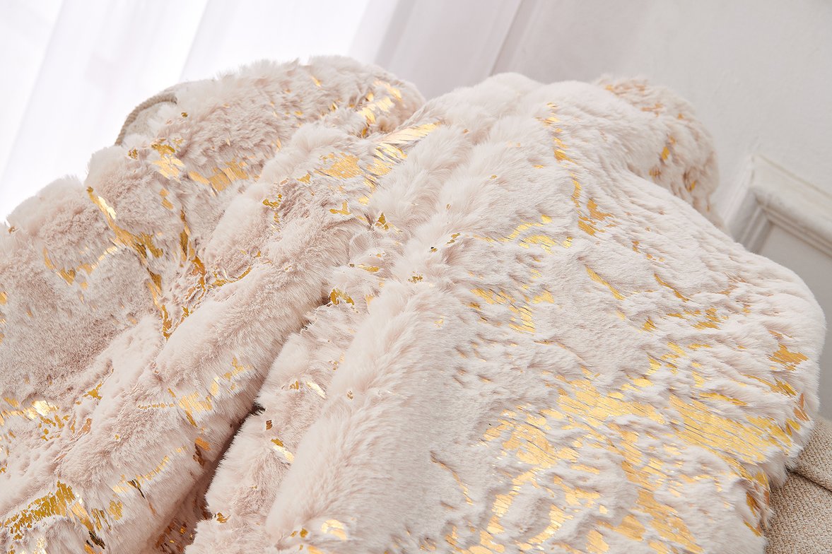 English Elm Faux Fur Throw Blanket - Thumbnail 2
