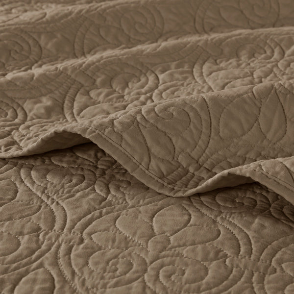 English Elm Reversible Queen Bedspread Set with Antimicrobial Cotton Fill, Oversized Quilted Cottage Texture Bedding Mocha 17.72 L x 15.35 W x 7.87 H B03597567