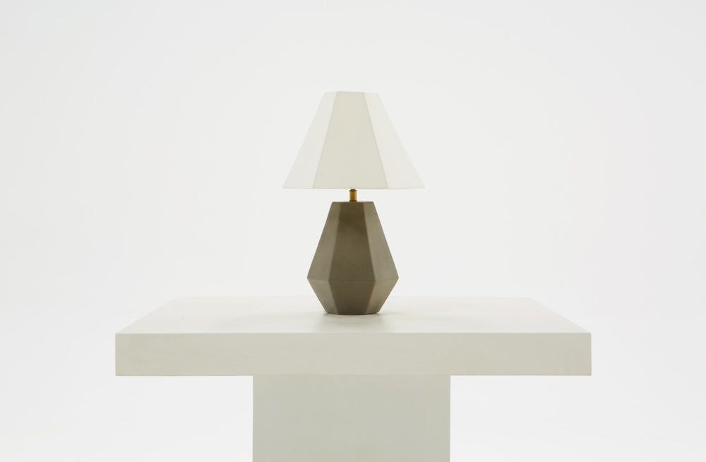 VIG Furniture Estrada Concrete Table Lamp With Chiseled Pear Base And White Bell Shade For Modern Industrial DéCor VGGR901438