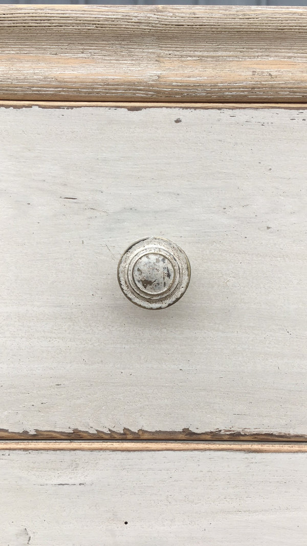 Lilys Song Side Table Antique Off White 9091-W