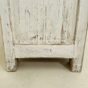 Lilys Amalfi Patrician Two Tones Cabinet Distressed White 51X16X37H 9096-S