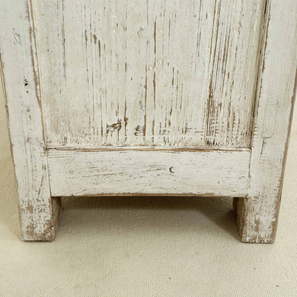 Lilys Amalfi Patrician Two Tones Cabinet Distressed White 51X16X37H 9096-S