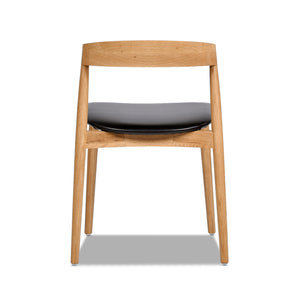 English Elm Jennifer Taylor Home - Raven Solid Oak Stacking Sculpted Dining Chair – Mid-Century Natural Finish, Black Faux Leather Comfort (Stackable) B2719P238276