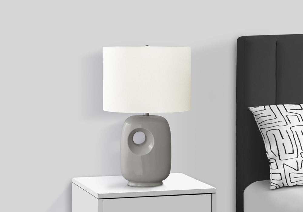 English Elm Lighting, Sculpted Ceramic Table Lamp with Ivory Fabric Shade for Modern Living Spaces Grey B2710P461845