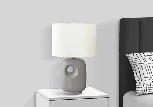 English Elm Lighting, Sculpted Ceramic Table Lamp with Ivory Fabric Shade for Modern Living Spaces Grey B2710P461845