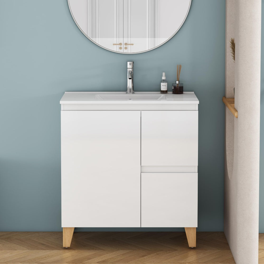 English Elm 31.5-inch Bathroom Vanity Solid Wood Top Ceramic Basin Soft Close Glossy White W3151S00067