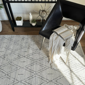 Capel Rugs Geometrics Hand-woven 100% Wool Rug From India – Luxurious Comfort With Stunning Geometric Designs Gray, Black 100% Wool 9226rs09001200330