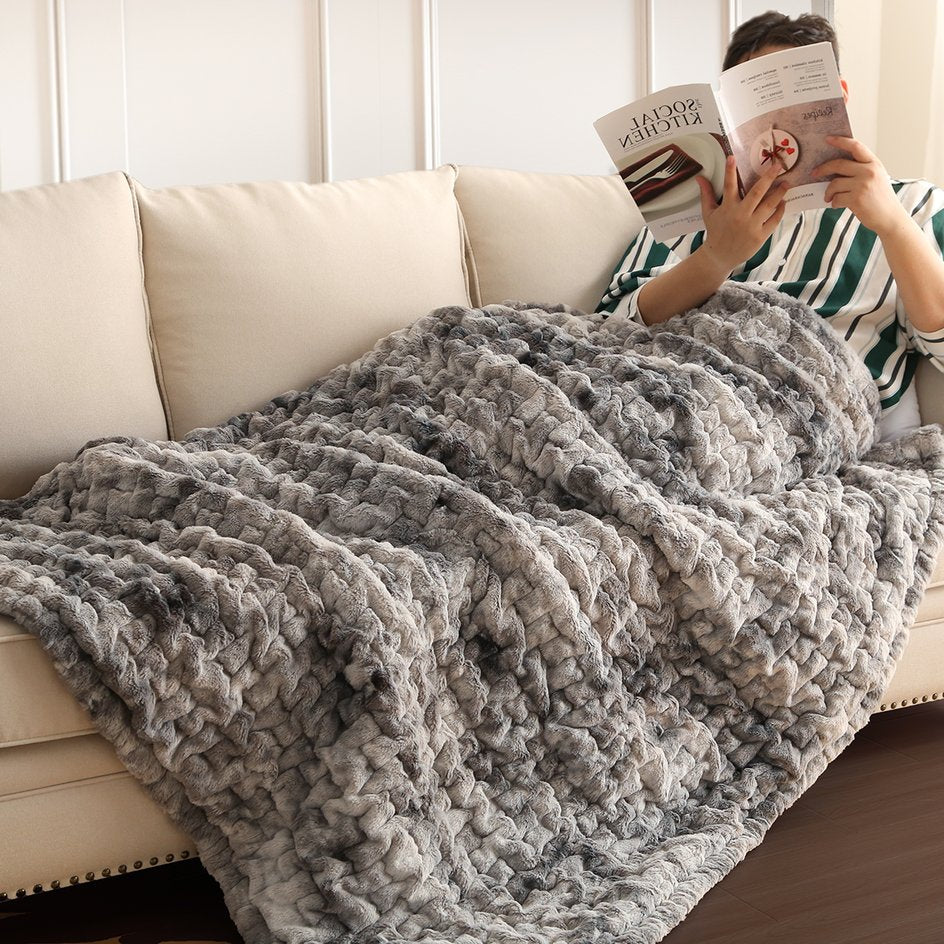 English Elm Faux Fur Throw - Thumbnail 3