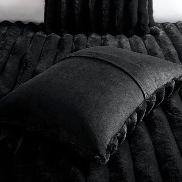 English Elm Ultrasoft Ribbed Faux Fur Comforter Set Full/Queen – Plush Velvet Reverse, Hypoallergenic Fill, Cozy Luxury Black 19.7 L x 13.79 W x 13.79 H B035P294134