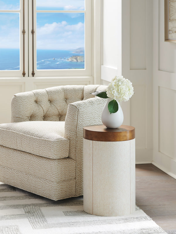 Lexington Barclay Butera Crest Round End Table - Sophisticated Wooden Design With Elegant Calais Brass Metal Finish For Luxury Living Monterey  931-951